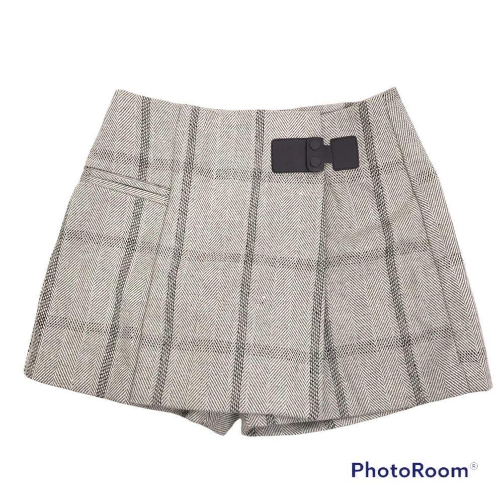 The Korner chevron plaid skort grey and black size 4 nwt
